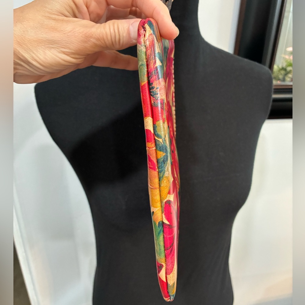 NWOT Patricia Nash Floral Zip Wristlet Clutch - Red Multicolor - Picture 4 of 8